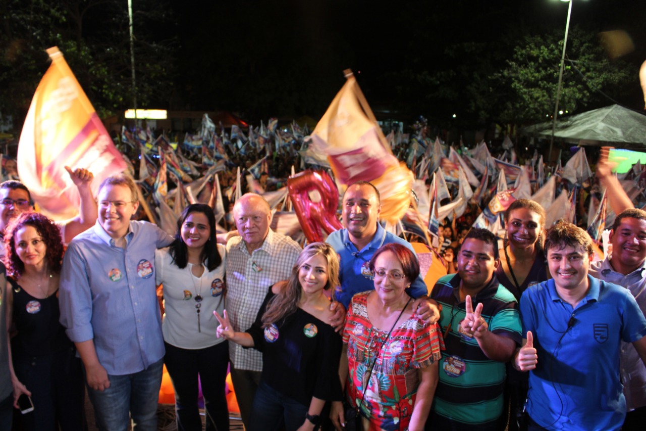Roberto Costa faz caminhada e arrasta multidão para a Praça da Saudade, no lançamento da sua candidatura em São Luís